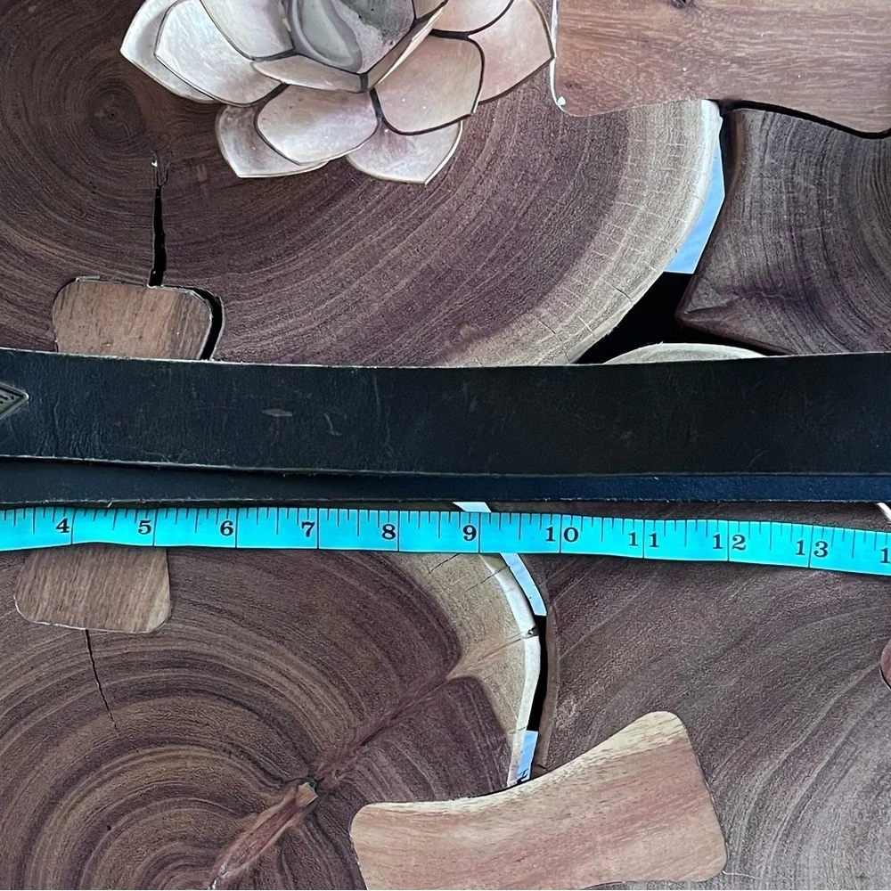 Guess 35” long, 1 1/4” wide, brown leather belt.